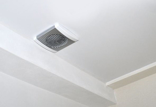 Принудительная вытяжка в потолке